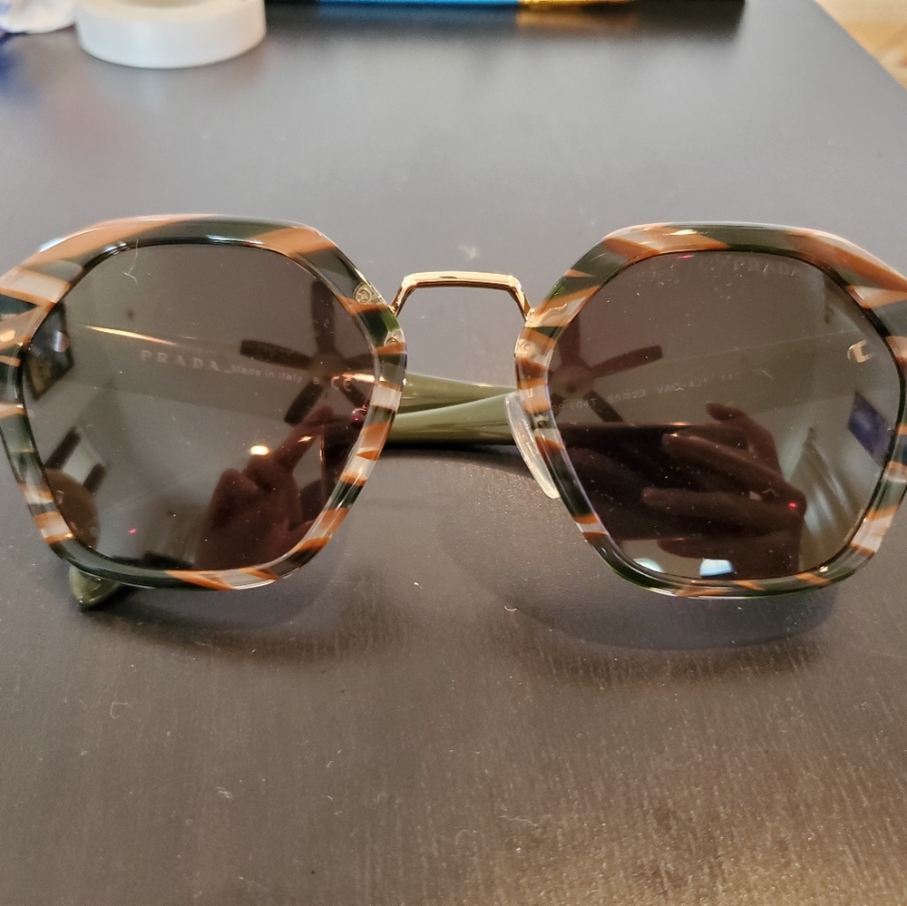Like new Prada sunglasses